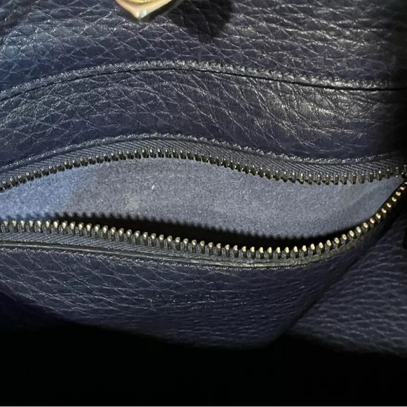 Valentino Garavani Rockstud Flip Lock
Messenger Bag Medium Navy Blue Leather - Picture 9 of 12